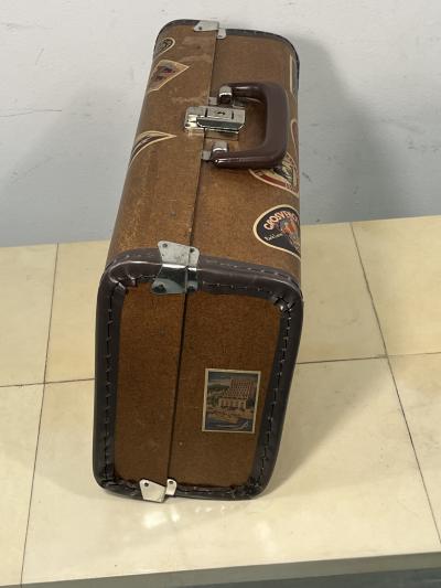 PRISTINE 1930S LUGGAGE WITH PERIOD TRAVEL STICKERS