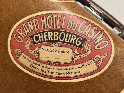 PRISTINE 1930S LUGGAGE WITH PERIOD TRAVEL STICKERS