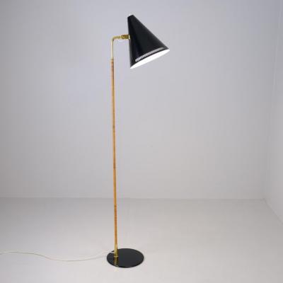 Paavo Tynell Paavo Tynell Nuns Hat Floor Lamp in Black Brass and Rattan Idman 1950s