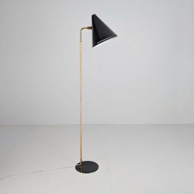 Paavo Tynell Paavo Tynell Nuns Hat Floor Lamp in Black Brass and Rattan Idman 1950s