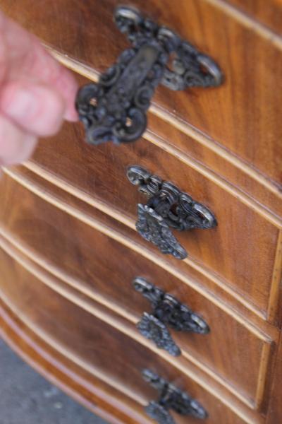 Pair Chippendale Style Walnut Burr Nightstands Lamp Tables