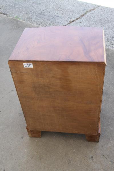 Pair Chippendale Style Walnut Burr Nightstands Lamp Tables