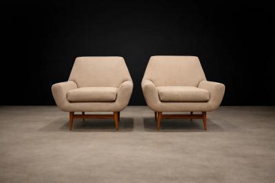 Pair of Brazilian Modern Cavi na Wood Lounge Chairs Brazil 1950s