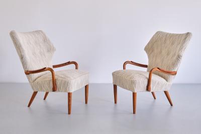 Pair of Danish Cabinetmaker Armchairs in Leli vre Boucl Oak and Teak 1950s