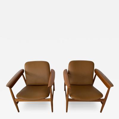 Pair of Finn Juhl BO 118 Lounge Chairs