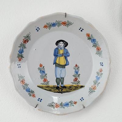 Pair of French Fa ence Plates 18th century