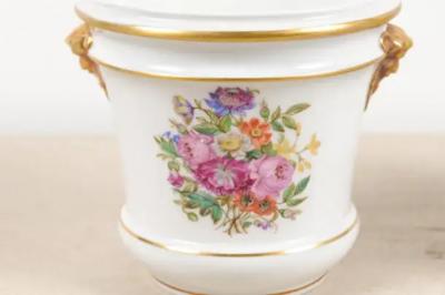 Pair of French Late 18th Century Paris Porcelain Cachepots with Floral D cor