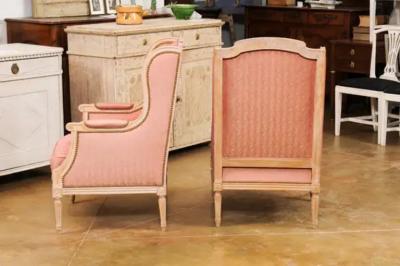 Pair of French Louis XVI Style 1900s Painted Berg res Chairs with Upholstery