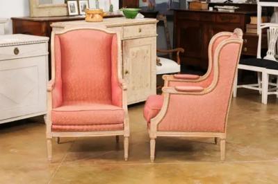 Pair of French Louis XVI Style 1900s Painted Berg res Chairs with Upholstery