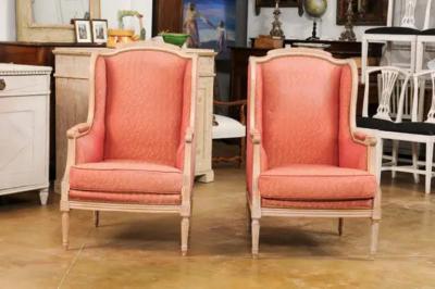 Pair of French Louis XVI Style 1900s Painted Berg res Chairs with Upholstery