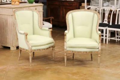 Pair of French Louis XVI Style 1900s Painted and Parcel Gilt Berg res Chairs