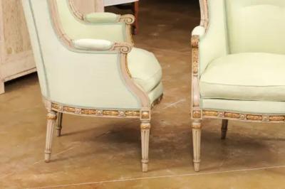 Pair of French Louis XVI Style 1900s Painted and Parcel Gilt Berg res Chairs