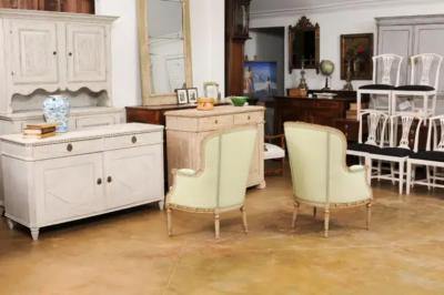 Pair of French Louis XVI Style 1900s Painted and Parcel Gilt Berg res Chairs