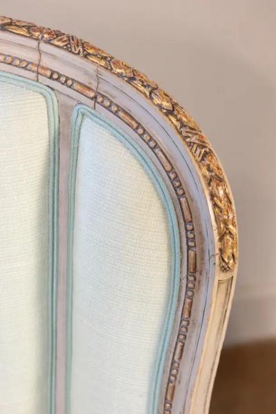 Pair of French Louis XVI Style 1900s Painted and Parcel Gilt Berg res Chairs