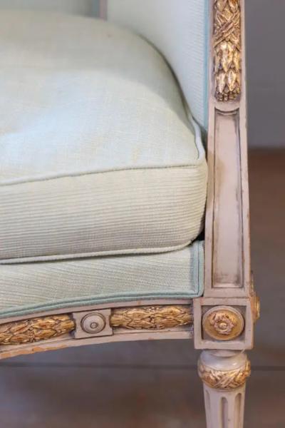 Pair of French Louis XVI Style 1900s Painted and Parcel Gilt Berg res Chairs