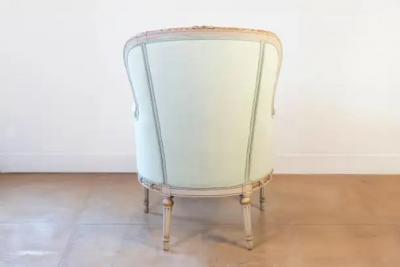 Pair of French Louis XVI Style 1900s Painted and Parcel Gilt Berg res Chairs