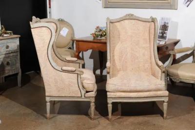 Pair of French Louis XVI Style Painted and Carved Wooden Berg res Oreilles