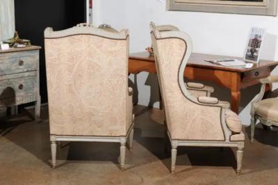 Pair of French Louis XVI Style Painted and Carved Wooden Berg res Oreilles