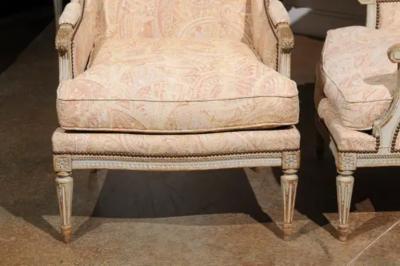 Pair of French Louis XVI Style Painted and Carved Wooden Berg res Oreilles