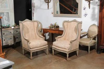 Pair of French Louis XVI Style Painted and Carved Wooden Berg res Oreilles