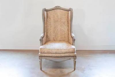 Pair of French Louis XVI Style Painted and Carved Wooden Berg res Oreilles