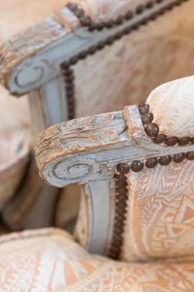 Pair of French Louis XVI Style Painted and Carved Wooden Berg res Oreilles