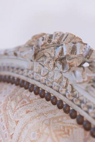 Pair of French Louis XVI Style Painted and Carved Wooden Berg res Oreilles