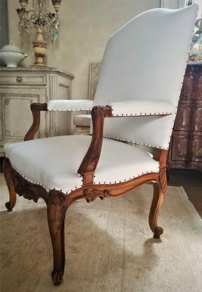 Pair of French Regence Style Armchairs in carved Walnut 19th Century