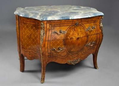 Pair of French early 20thc highly decorative Kingwood bombe commodes