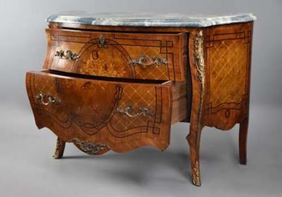Pair of French early 20thc highly decorative Kingwood bombe commodes