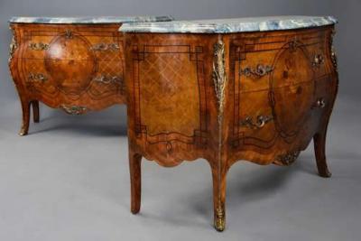 Pair of French early 20thc highly decorative Kingwood bombe commodes