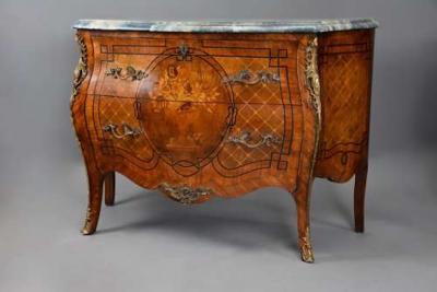 Pair of French early 20thc highly decorative Kingwood bombe commodes
