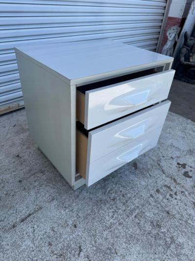 Pair of Giovanni Maur For Treco Gray Lacquer and White Acrylic Nightstands