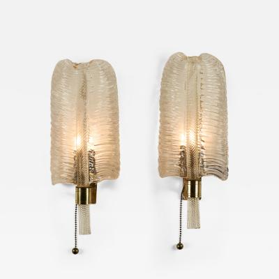 Pair of Italian 1950s Murano gold flecked glass leaf wall lights