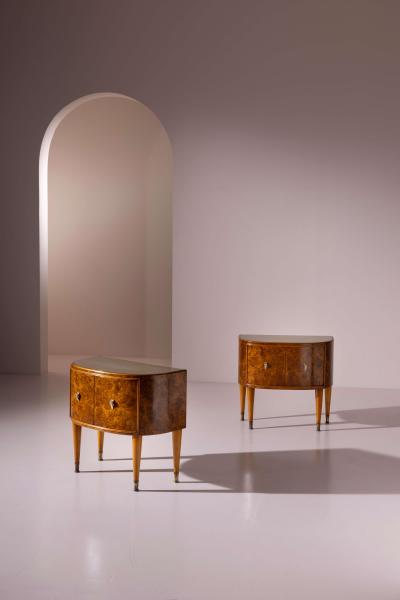 Pair of Italian Bedside Tables in Burl and Olive Glass 1950s