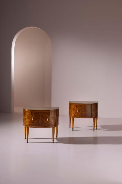 Pair of Italian Bedside Tables in Burl and Olive Glass 1950s