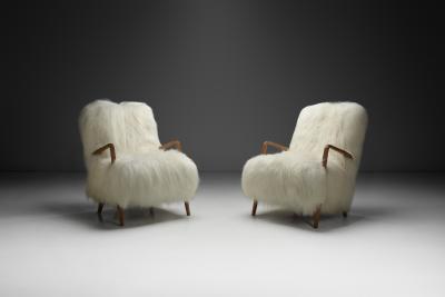 Pair of Italian Lounge Chairs in White Longhair Sheepskin Italy 1960s