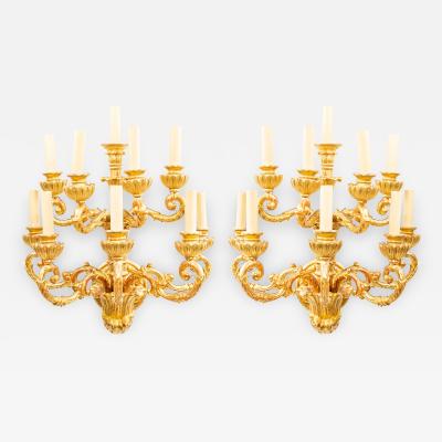 Pair of Italian Neoclassic Giltwood Acanthus Leaf Wall Sconces