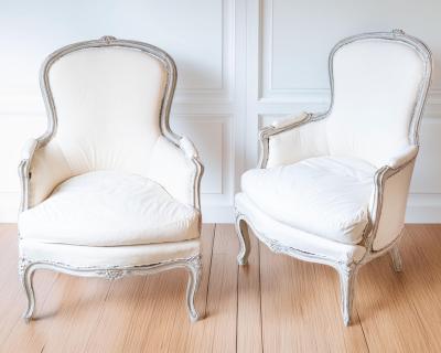 Pair of Rococo Style 1890s Swedish Light Grey Painted and Carved Berg re Chairs