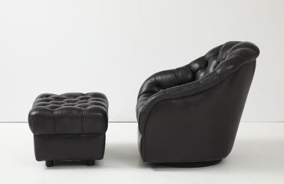 Pair of Vintage Ward Bennett Brickell Leather swivel lounge chairs ottoman