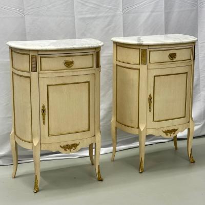 Pair of White Nightstand or End Tables Side Tables Marble Top Louis XV Style