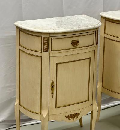 Pair of White Nightstand or End Tables Side Tables Marble Top Louis XV Style