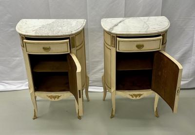 Pair of White Nightstand or End Tables Side Tables Marble Top Louis XV Style