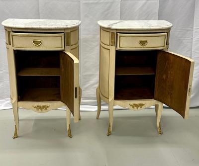 Pair of White Nightstand or End Tables Side Tables Marble Top Louis XV Style