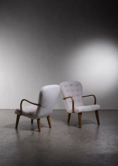 Pair of lounge chairs