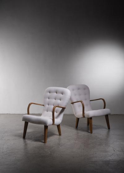 Pair of lounge chairs