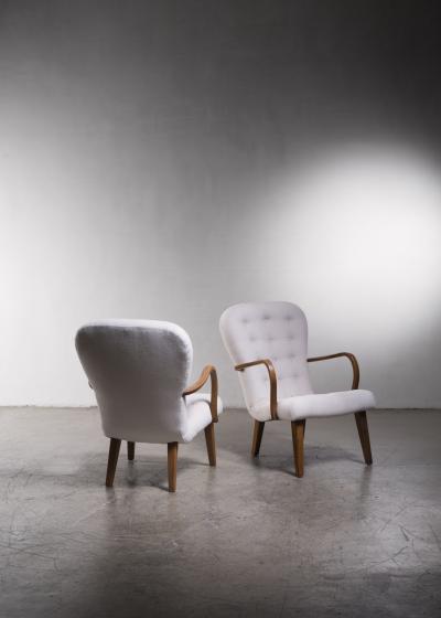 Pair of lounge chairs