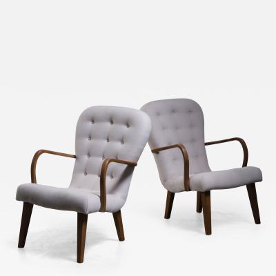 Pair of lounge chairs