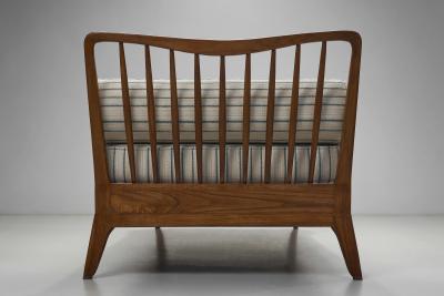 Paolo Buffa Mid Century Walnut Daybed in the Manner of Paolo Buffa Italy 1960s