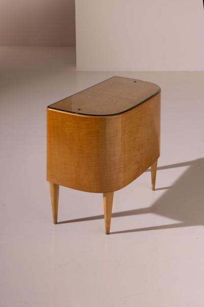 Paolo Buffa Pair of maple wood bedside tables bean shaped Italy 1950s